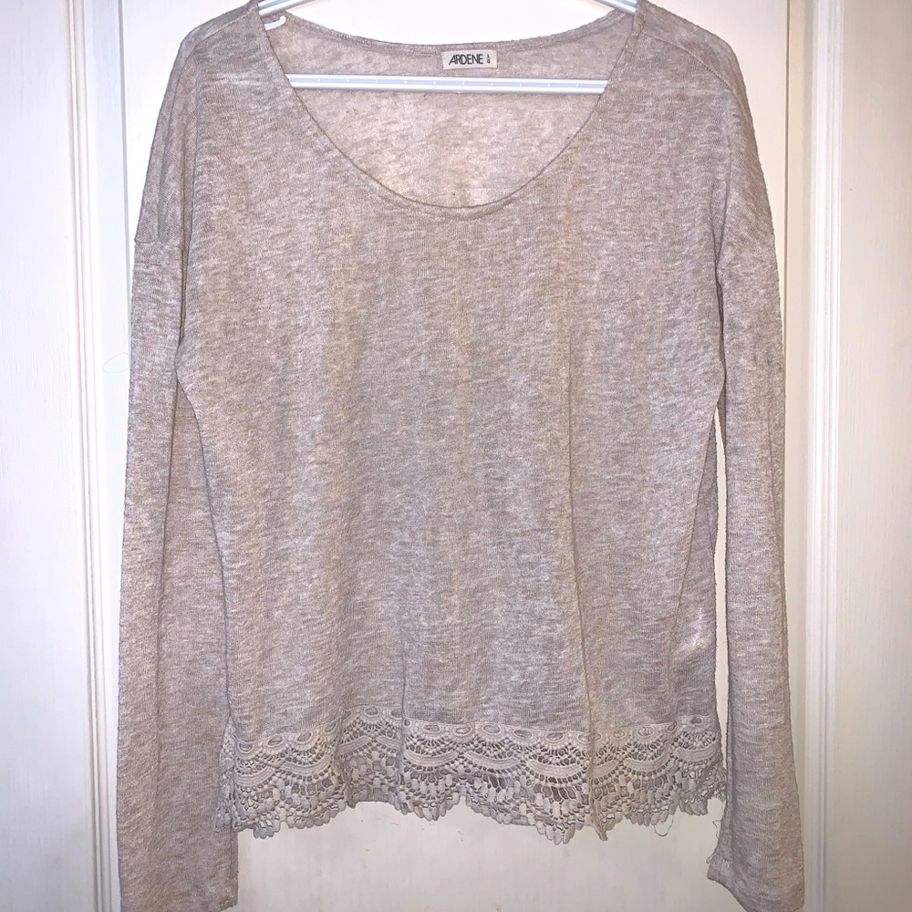 Lace hem LS tee